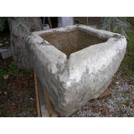 bassin en pierre saloir